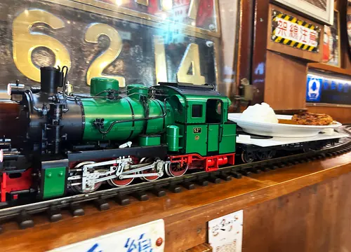 Full of Romance! Curry Delivered by Locomotive at Curry Station “Niagara” in Yutenji